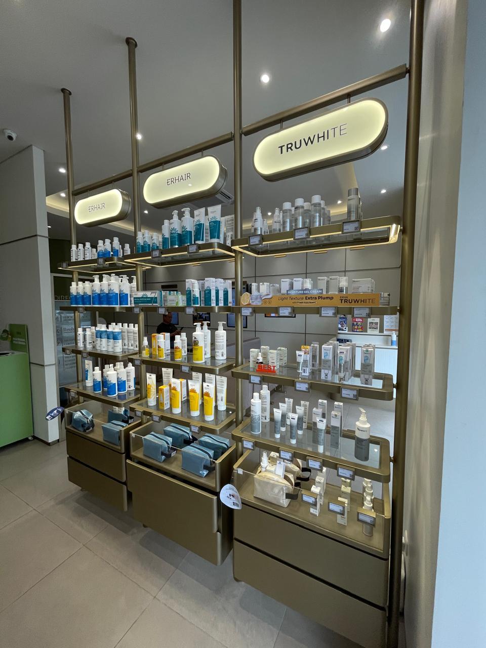 Rak Display ERHA Clinic